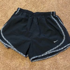 NIKE RUNNING SHORTS SIZE SMALL
